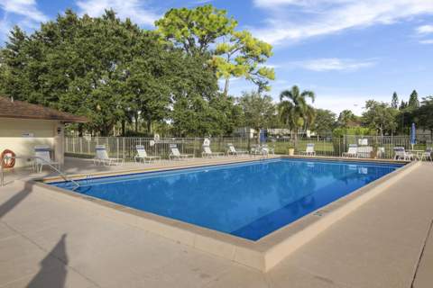 6313 Chasewood Drive #B, Jupiter FL - photo 20 of 26