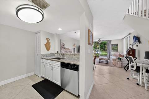 600 Scotia Drive #108, Hypoluxo FL - photo 14 of 48