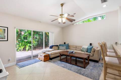 435 Mohawk Lane, Boca Raton FL - photo 8 of 44