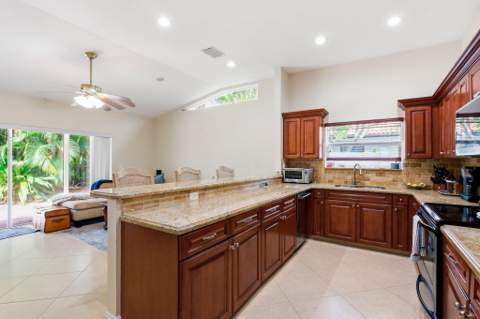 435 Mohawk Lane, Boca Raton FL - photo 10 of 44