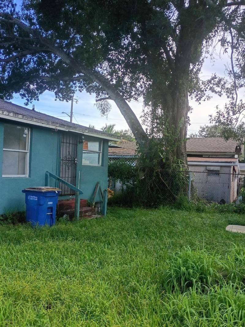4 bedroom Single Family Residence at 703 Dundas Court, J E W McCullers Subdivision, Fort Pierce — photo 5