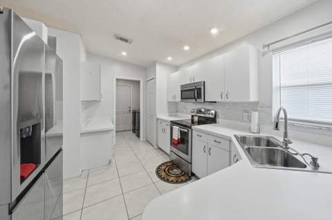 6644 Picante Circle, Fort Pierce FL - photo 18 of 36