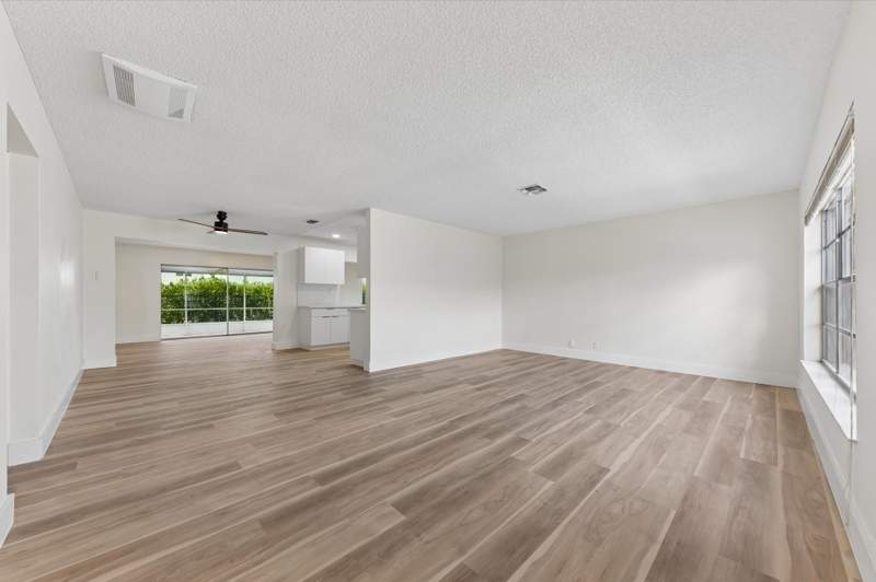 2 bedroom Single Family Residence at 7198 Pine Forest Circle, Lucerne Lakes Homes Village I 6th Add, Lake Worth — photo 5