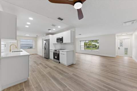 7198 Pine Forest Circle, Lake Worth FL - photo 10 of 39