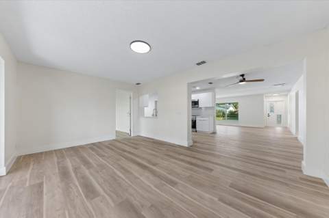 7198 Pine Forest Circle, Lake Worth FL - photo 18 of 39