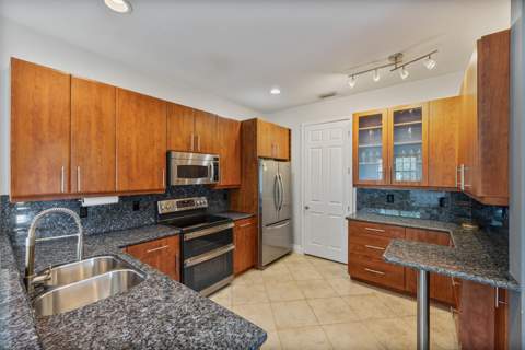 6380 Bella Circle #905, Boynton Beach FL - photo 9 of 32