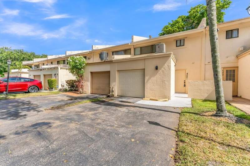 2 bedroom Townhouse at 4281 NW 76 Avenue, Colonial Lakes Villas, Davie — photo 3