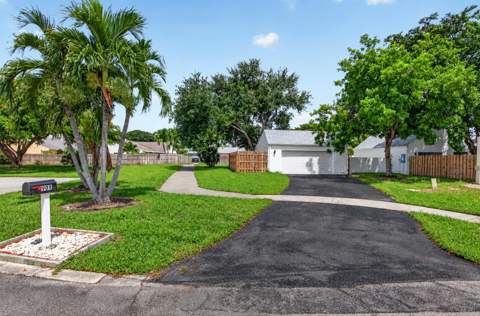 905 NW 21st Way, Delray Beach FL - photo 10 of 91
