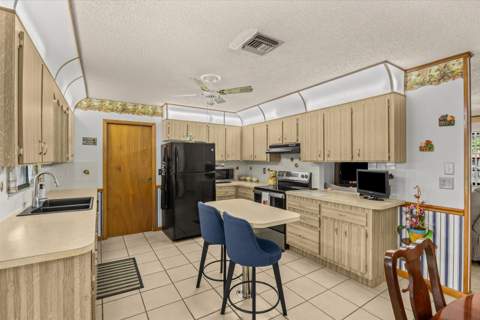 351 Baysinger Avenue, Fort Pierce FL - photo 6 of 57