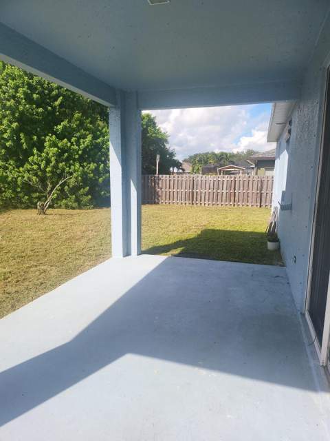 558 SW Halifax Avenue, Port St. Lucie FL - photo 6 of 27