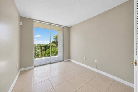 1410 S Federal Highway #303, Lake Worth Beach FL - photo 11 of 14