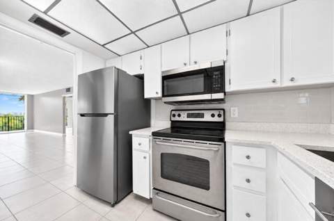 1410 S Federal Highway #303, Lake Worth Beach FL - photo 6 of 14