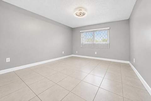 1410 S Federal Highway #303, Lake Worth Beach FL - photo 9 of 14