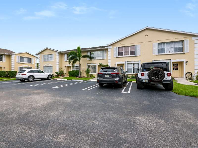 3 bedroom Townhouse at 220 Foxtail Drive #G, CHARTER CLUB OF PALM BEACH, Greenacres — photo 3