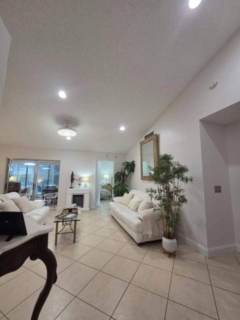 115 Ramblewood Circle, Royal Palm Beach FL - photo 6 of 54