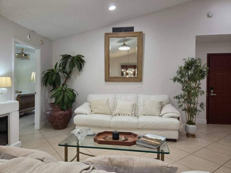 3 bedroom Villa at 115 Ramblewood Circle, Village Walk, Royal Palm Beach — photo 2