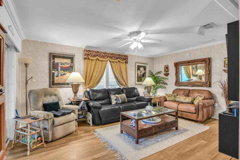 2 bedroom Manufactured Home at 8338 E Club Road, West Lakes of Boca Raton, Boca Raton — photo 3