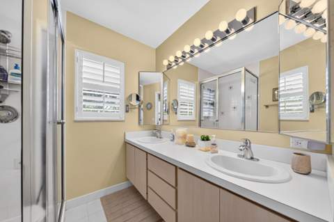42 Essex Court #B, Royal Palm Beach FL - photo 23 of 27