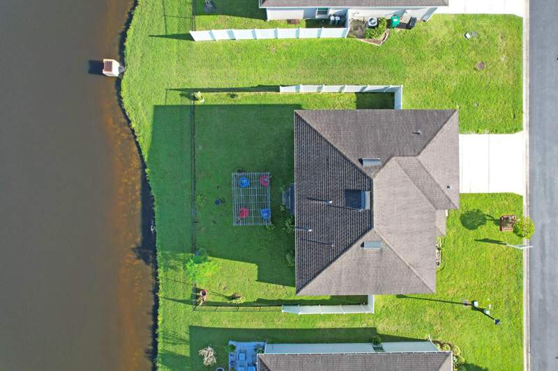 4 bedroom Single Family Residence at 5255 Oakland Lake Circle, Oakland Lake Estates, Fort Pierce — photo 2