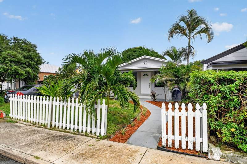 2 bedroom Single Family Residence at 504 N E Street, Lake Worth Town Of, Lake Worth Beach — photo 3