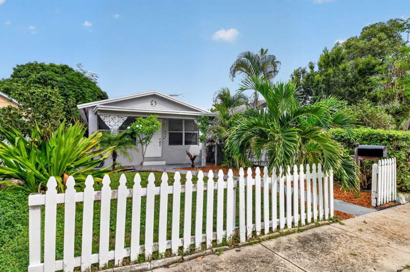 2 bedroom Single Family Residence at 504 N E Street, Lake Worth Town Of, Lake Worth Beach — photo 4