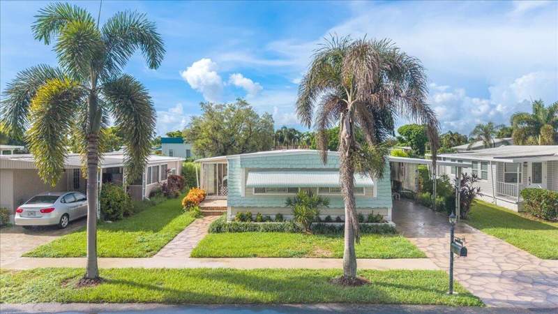 2 bedroom Manufactured Home at 132 NW 53rd Place, Highland Meadows Estates, Deerfield Beach — photo 2