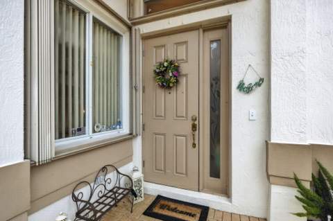 2260 Sapphire Circle, West Palm Beach FL - photo 7 of 89