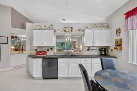 2260 Sapphire Circle, West Palm Beach FL - photo 14 of 89
