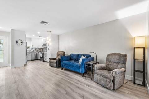 2883 Crosley Drive #F, West Palm Beach FL - photo 10 of 37