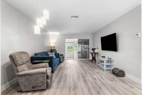 2883 Crosley Drive #F, West Palm Beach FL - photo 13 of 37
