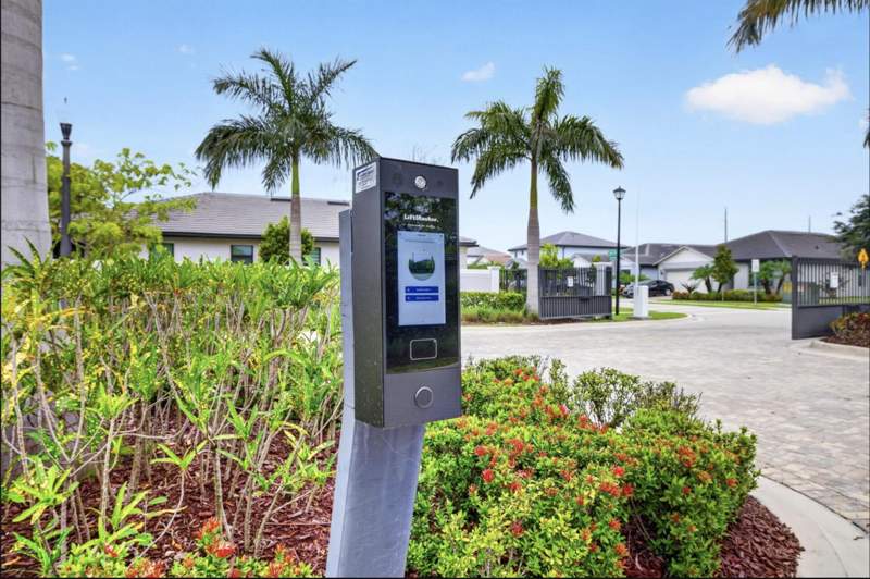 5 bedroom Single Family Residence at 3149 Tamarind Drive, Somerset Plaza, Lauderdale Lakes — photo 2