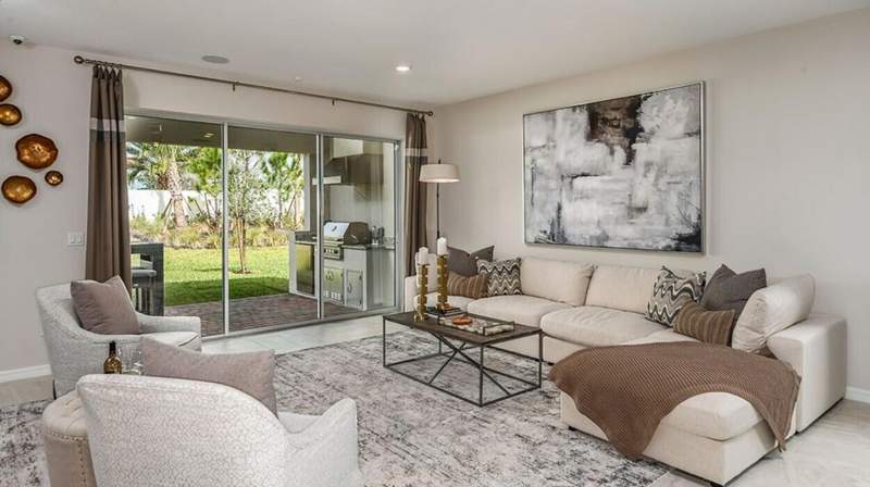 5 bedroom Single Family Residence at 692 SE Ranch Oak Circle, Veranda Oaks, Port St. Lucie — photo 3