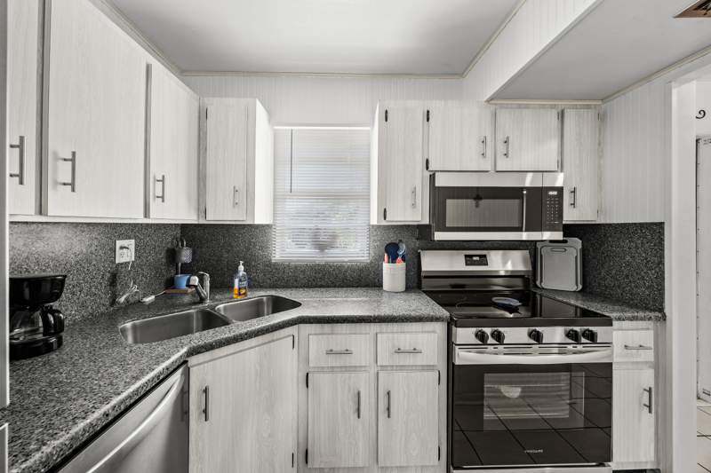 2 bedroom Condominium at 1917 SW Palm City Road #Apt g, King Mountain Condo (Aka Monterey Yacht & Country, Stuart — photo 3