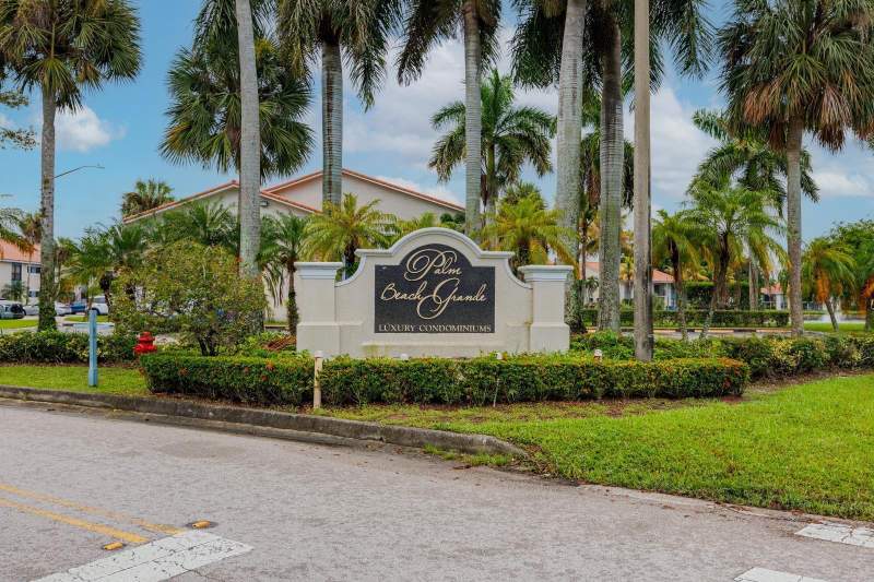 2 bedroom Condominium at 1524 Lake Crystal Drive #E, PALM BEACH GRANDE CONDO, Royal Palm Beach — photo 4