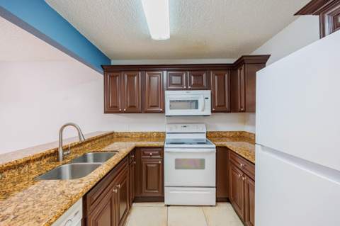 1524 Lake Crystal Drive #E, Royal Palm Beach FL - photo 19 of 24