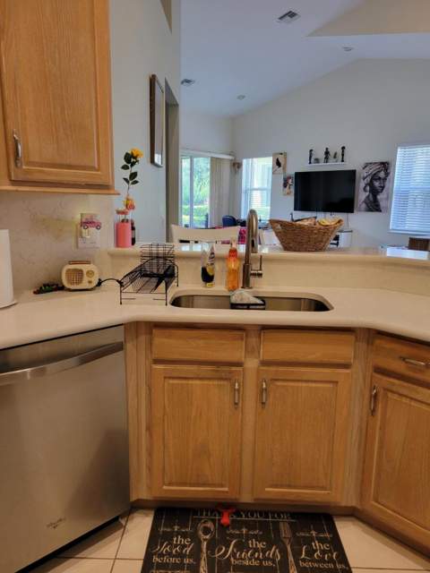 7073 Torrey Pines Circle, Port St. Lucie FL - photo 13 of 51