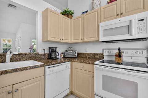 7203 Whitfield Avenue, Boynton Beach FL - photo 11 of 72