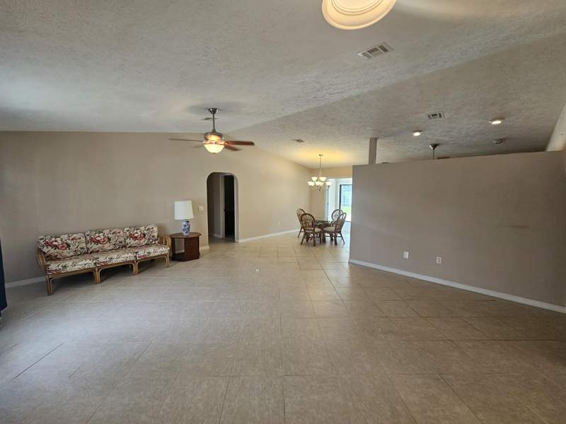 3 bedroom Single Family Residence at 421 SE Faith Terrace, Port St Lucie Section 2, Port St. Lucie — photo 3