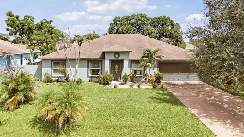 4 bedroom Single Family Residence at 825 SE Cavern Avenue, Port St Lucie Section 3, Port St. Lucie — photo 4