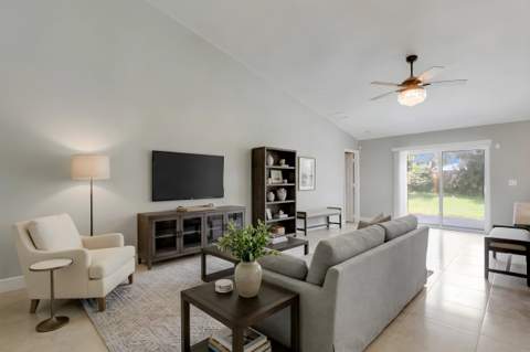825 SE Cavern Avenue, Port St. Lucie FL - photo 9 of 48