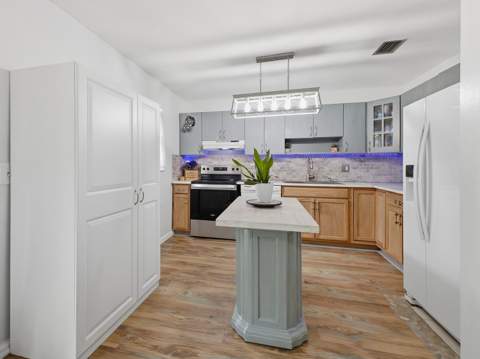 234 La Mancha Avenue, Royal Palm Beach FL - photo 13 of 38
