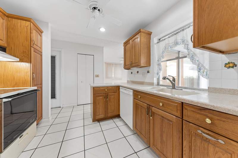 2 bedroom Single Family Residence at 2070 SW 13th Terrace, Palm Beach Leisureville Sec 8, Boynton Beach — photo 4