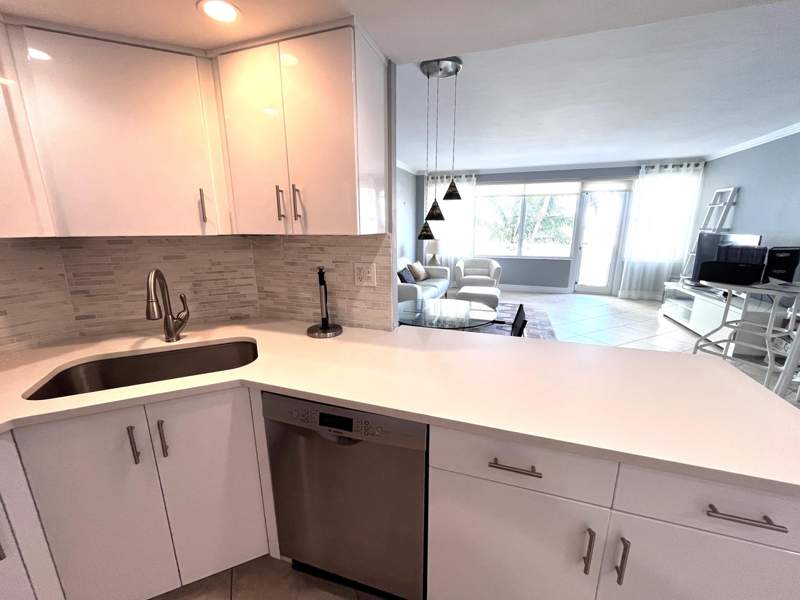 1 bedroom Stock Cooperative at 3200 NE 36 Street #512a, Coral Ridge Towers North Co-Op, Fort Lauderdale — photo 4