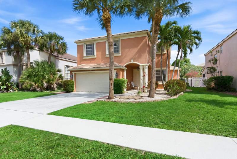 5 bedroom Single Family Residence at 2430 Westmont Drive, Madison Green 1 Pars F, G And I, Royal Palm Beach — photo 2