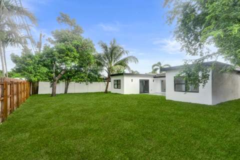 4581 NE 3rd Avenue, Oakland Park FL - photo 11 of 50
