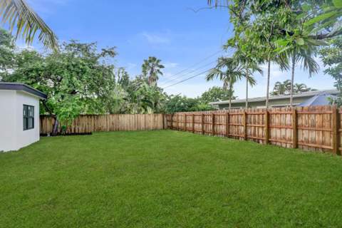 4581 NE 3rd Avenue, Oakland Park FL - photo 12 of 50