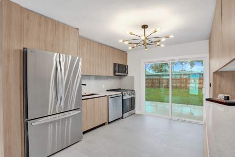 4581 NE 3rd Avenue, Oakland Park FL - photo 7 of 50