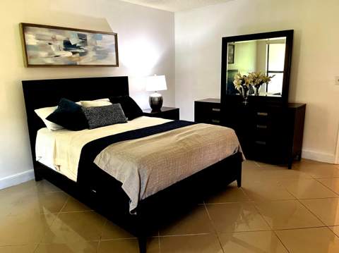 10335 Greenbriar Court, Boca Raton FL - photo 11 of 17