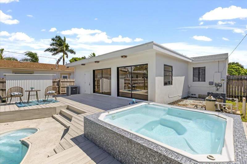 3 bedroom Single Family Residence at 1227 N OCEAN BREEZE, LAKE WORTH TOWN OF, Lake Worth Beach — photo 2