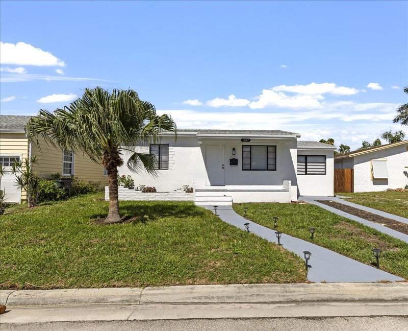 3 bedroom Single Family Residence at 1227 N OCEAN BREEZE, LAKE WORTH TOWN OF, Lake Worth Beach — photo 3